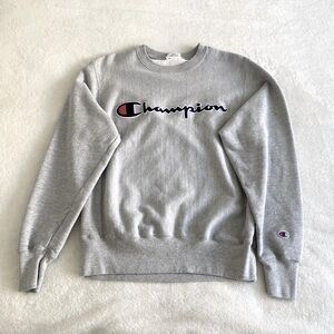 Vintage Champion Crewneck - Size S 🩶